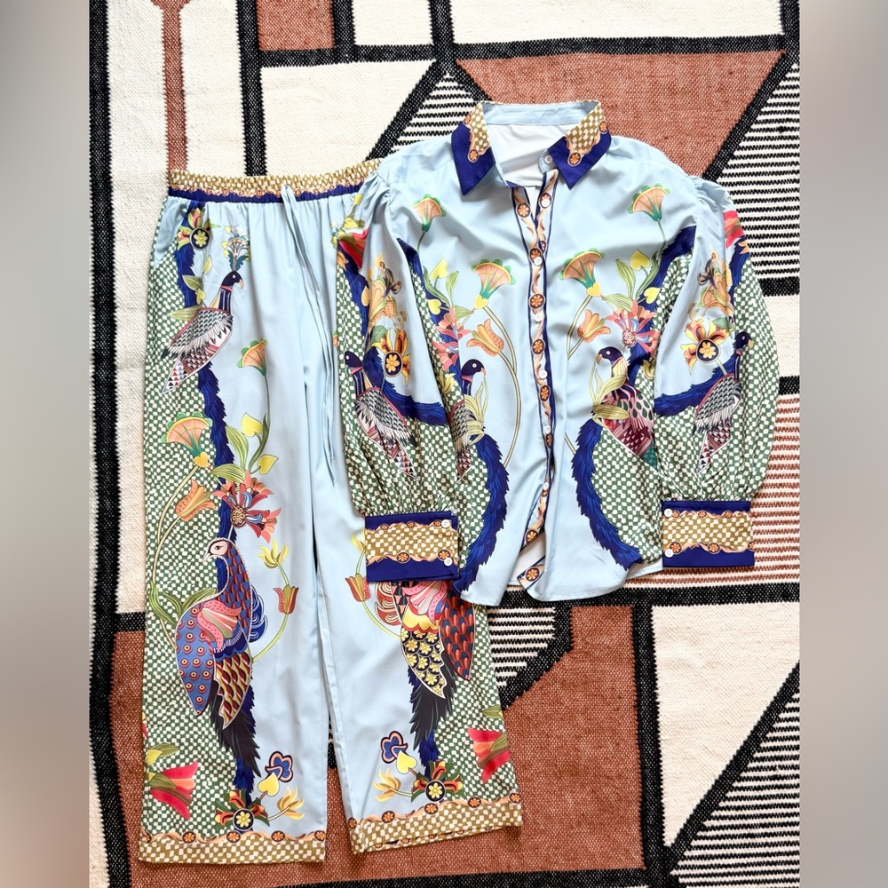 Elegant Blue Peacock Print Women's Two Piece Set